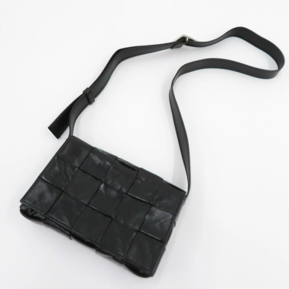 BOTTEGA VENETA Maxi Intrecciato Cassette Shoulder Bag Black